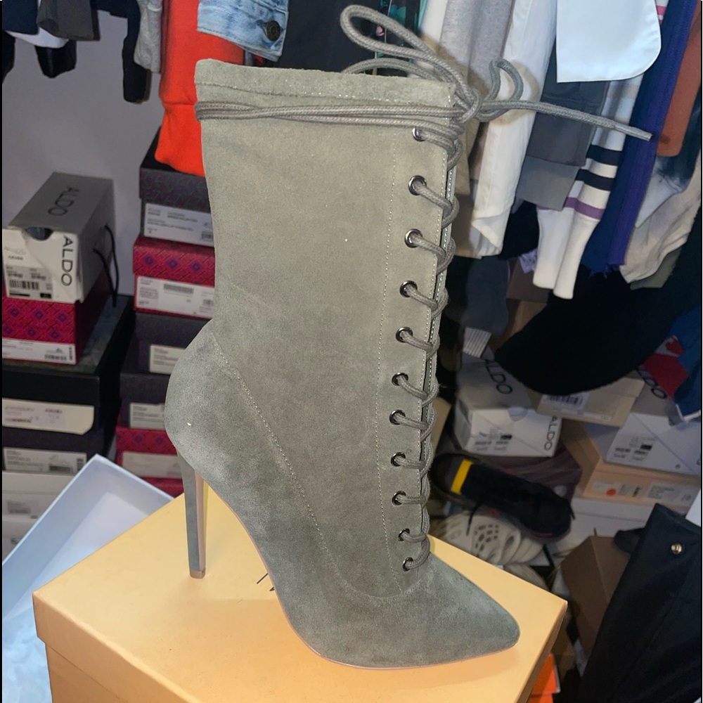 Steve Madden satisfied suede lace up heel